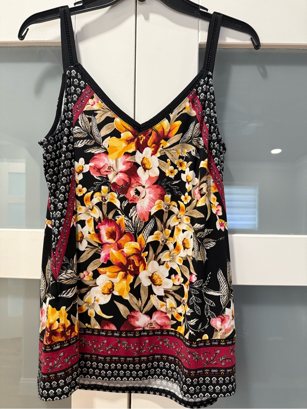 White House Black Market Black Floral V-Neck Camisole with Pink & Yellow Large - Picture 7 of 7